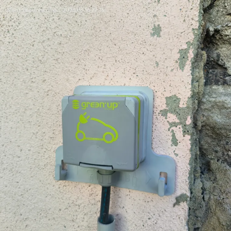 Installation de prise de recharge automobile à Saint-Etienne, Saint-Étienne, MYSolutions42