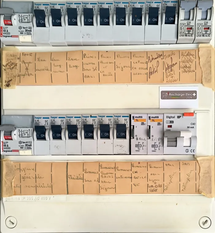 Remise en conformité partielle d'un tableau électrique à Aveizieux, Saint-Étienne, MYSolutions42