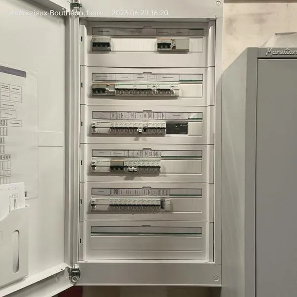 Remplacement d'une armoire TGBT à Saint-Étienne, Saint-Étienne, MYSolutions42